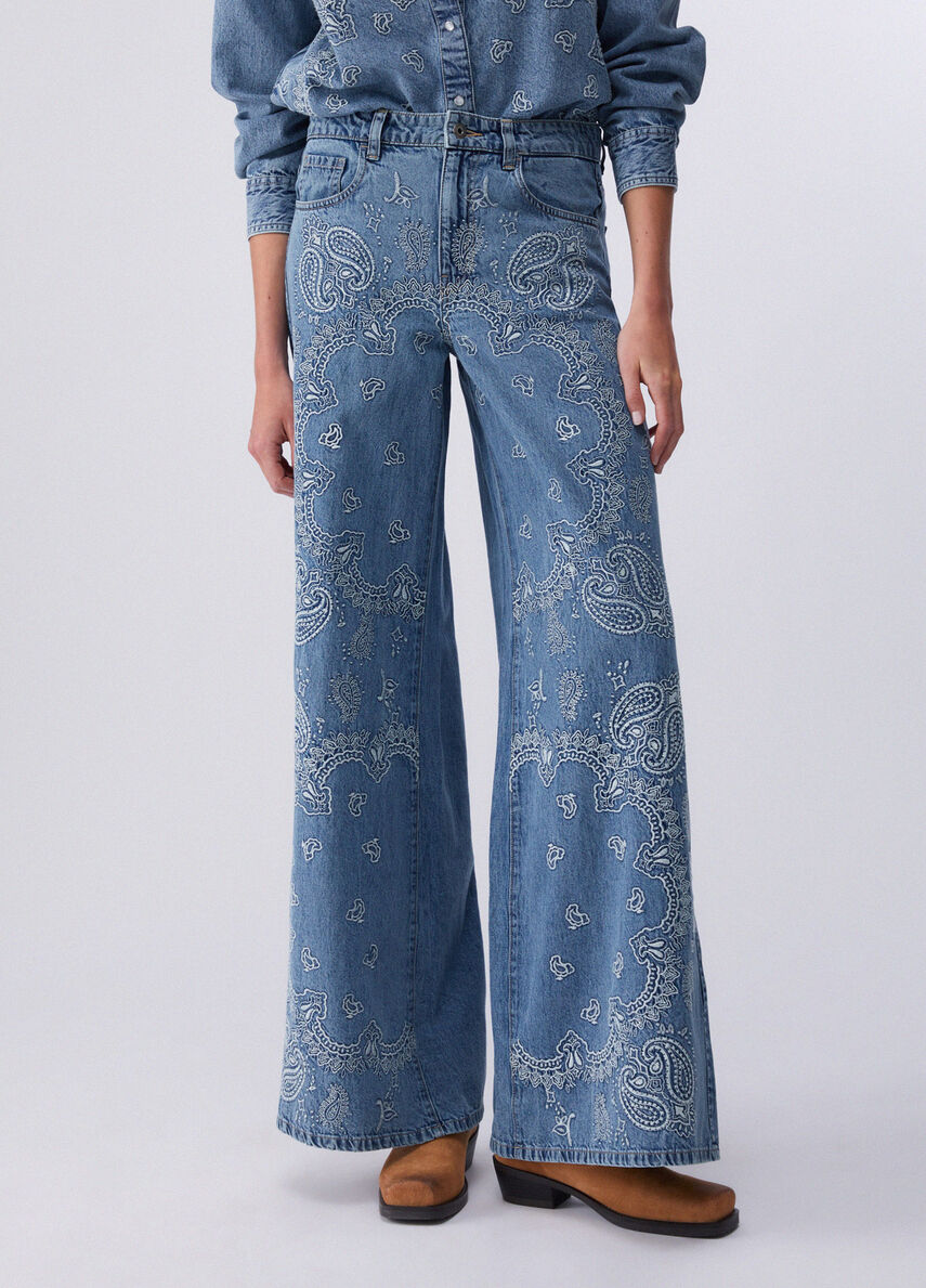 FLARED JEANS WITH EMBROIDERY
